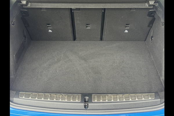 BMW 1-serie 118i High Exe M Pakket Panoramdak, Head-up, Adaptieve Cruise, DAB, trekhaak Comfort toegang .Neem contact op en we maken een afspraak!