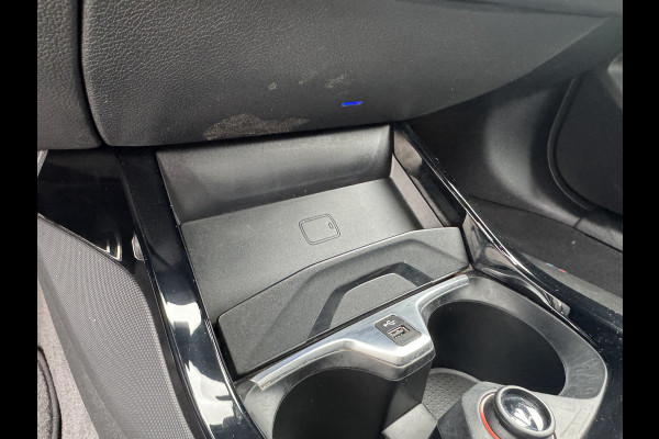 BMW 1-serie 118i High Exe M Pakket Panoramdak, Head-up, Adaptieve Cruise, DAB, trekhaak Comfort toegang .Neem contact op en we maken een afspraak!