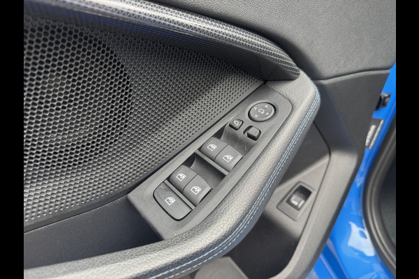 BMW 1-serie 118i High Exe M Pakket Panoramdak, Head-up, Adaptieve Cruise, DAB, trekhaak Comfort toegang .Neem contact op en we maken een afspraak!