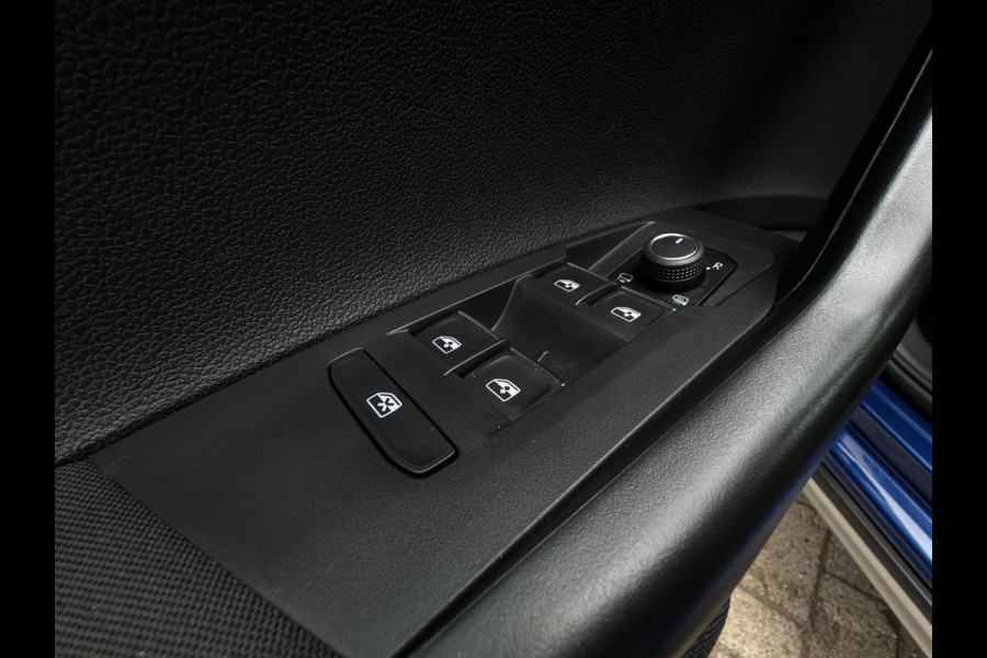 Volkswagen Taigo 1.0 TSI Style DSG / IQ LIGHT / CARPLAY / NAVI / PDC / 4-SEIZ BAND / VIRT COCKPIT / ECC / STOELVERW / ACC