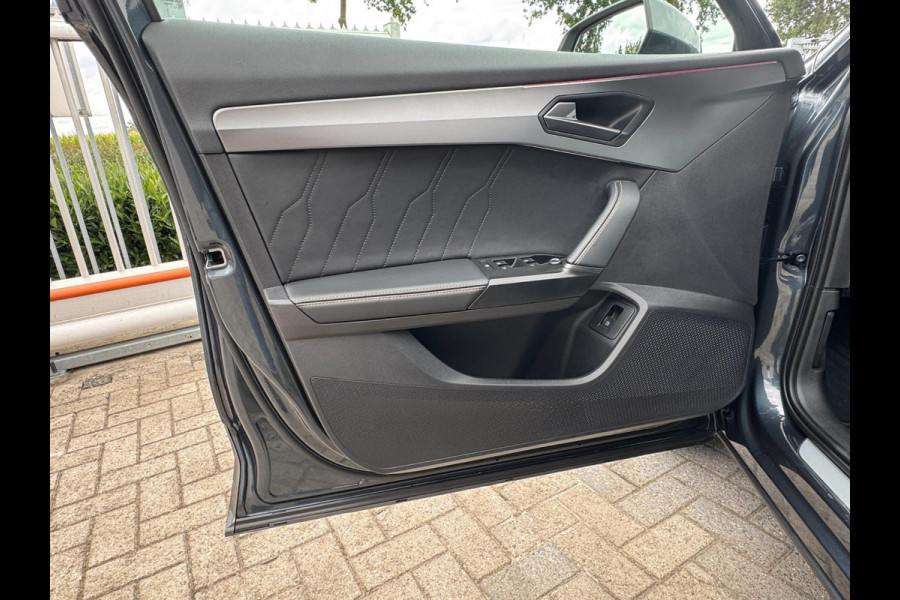 CUPRA Formentor 1.4 e-Hybrid Business PHEV / PDC / GRANNY CABLE / NAVIGATIE / CRUISE CONTROL / SFEERVERLICHTING / DRAADL. OPLADER