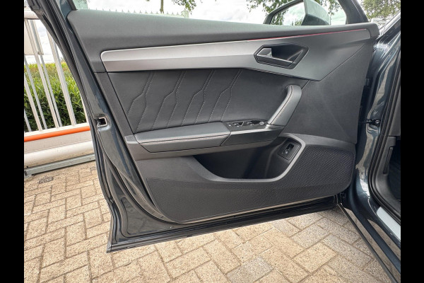 CUPRA Formentor 1.4 e-Hybrid Business PHEV / PDC / GRANNY CABLE / NAVIGATIE / CRUISE CONTROL / SFEERVERLICHTING / DRAADL. OPLADER