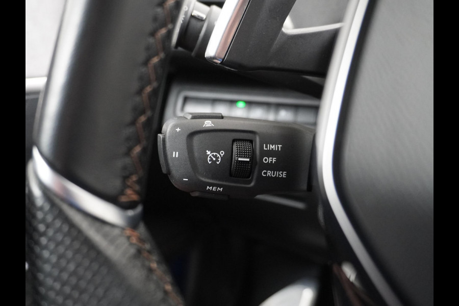 Peugeot 3008 1.6 HYbrid 225 GT VAN: 26.900,- VOOR 23.330,- UW HERFSTVOORDEEL: 3.570,- Plug-in Hybride | Navi | Camera | Adaptieve Cruisecontrol | 12 mnd BOVAG-garantie