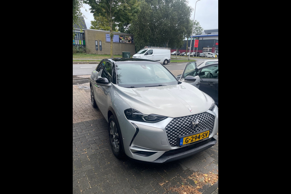 DS DS 3 Crossback E-Tense So Chic 50 kWh | Lederen Bekleding | Head Up Display | Zwart dak | Wordt verwacht DS DS 3 Crossback E-Tense So Chic 50 kWh | Lederen Bekleding | Head Up Display | Zwart dak | Wordt verwacht
