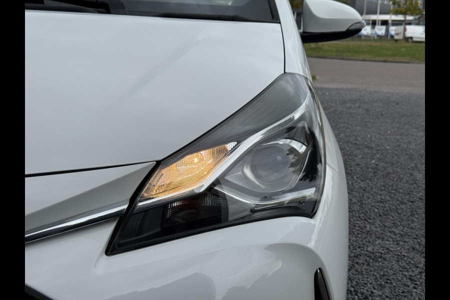 Toyota Yaris 1.5 Hybrid Design Sport Navi,Camera,Clima,Cruise,Lm velgen,Apk tot 06-2026