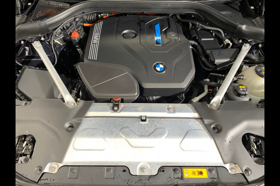 BMW X3 xDrive30e M-SPORT ** ADAPT LED, NAVI+, PANORAMA, TREKH, 20-inch LMV, CARBON SCHWARZ ** 1e EIG ** ** INFORMEER OOK NAAR ONZE AANTREKKELIJKE FINANCIAL-LEASE TARIEVEN **