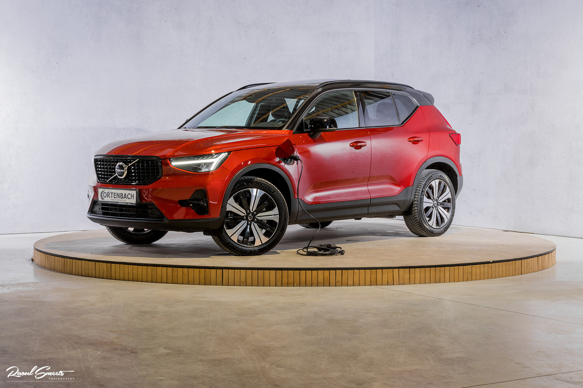 Volvo XC40 1.5 T4 Plug-in hybrid Ultimate Dark | Panorama dak | Zwenkbare trekhaak | Adaptieve cruise | Harman Kardon | Volvo XC40 1.5 T4 Plug-in hybrid Ultimate Dark | Panorama dak | Zwenkbare trekhaak | Adaptieve cruise | Harman Kardon |
