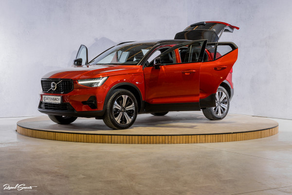Volvo XC40 1.5 T4 Plug-in hybrid Ultimate Dark | Panorama dak | Zwenkbare trekhaak | Adaptieve cruise | Harman Kardon |