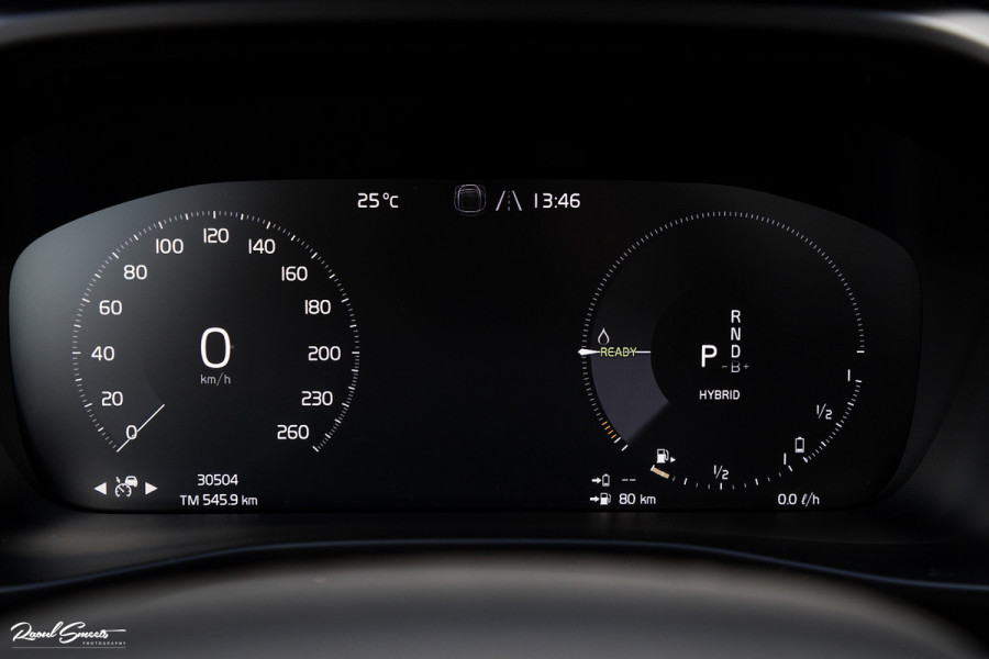 Volvo XC40 1.5 T4 Plug-in hybrid Ultimate Dark | Panorama dak | Zwenkbare trekhaak | Adaptieve cruise | Harman Kardon |