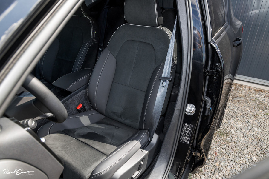 Volvo XC40 1.5 T4 Plug-in hybrid Plus Dark | Memory | Apple Carplay | Keyless Entry |