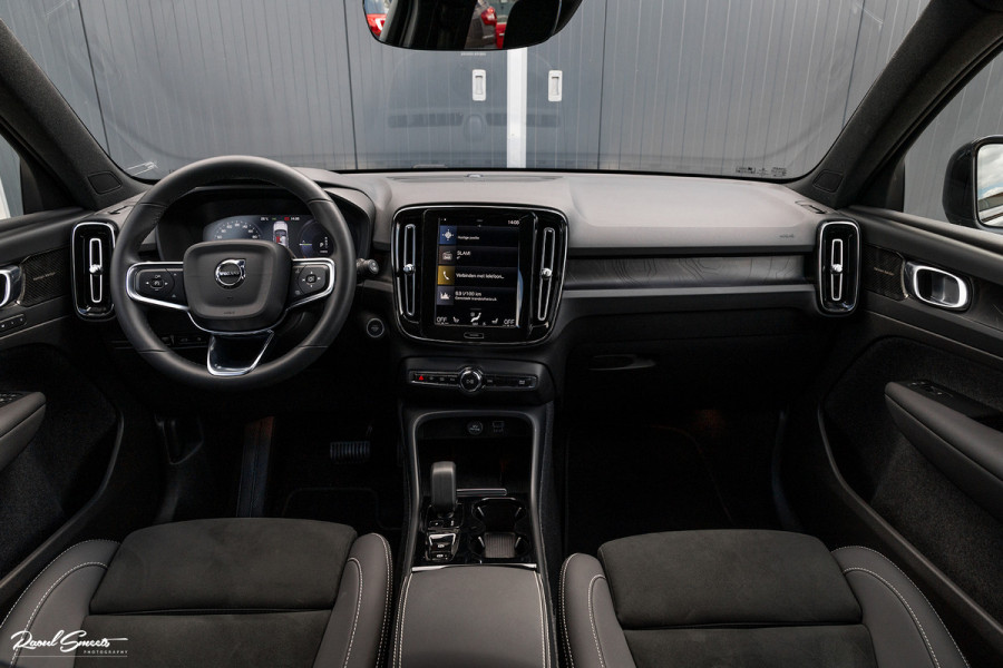 Volvo XC40 1.5 T4 Plug-in hybrid Plus Dark | Memory | Apple Carplay | Keyless Entry |