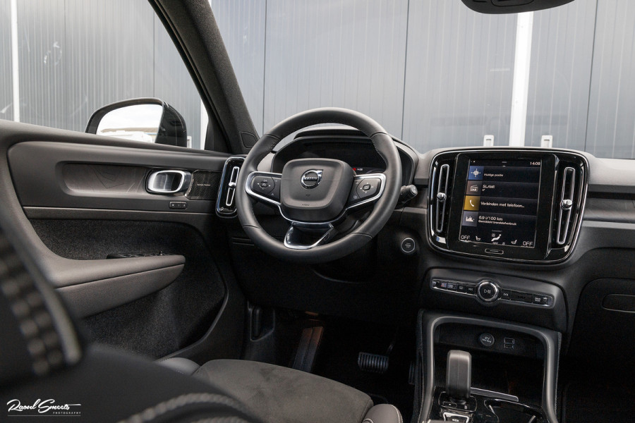 Volvo XC40 1.5 T4 Plug-in hybrid Plus Dark | Memory | Apple Carplay | Keyless Entry |