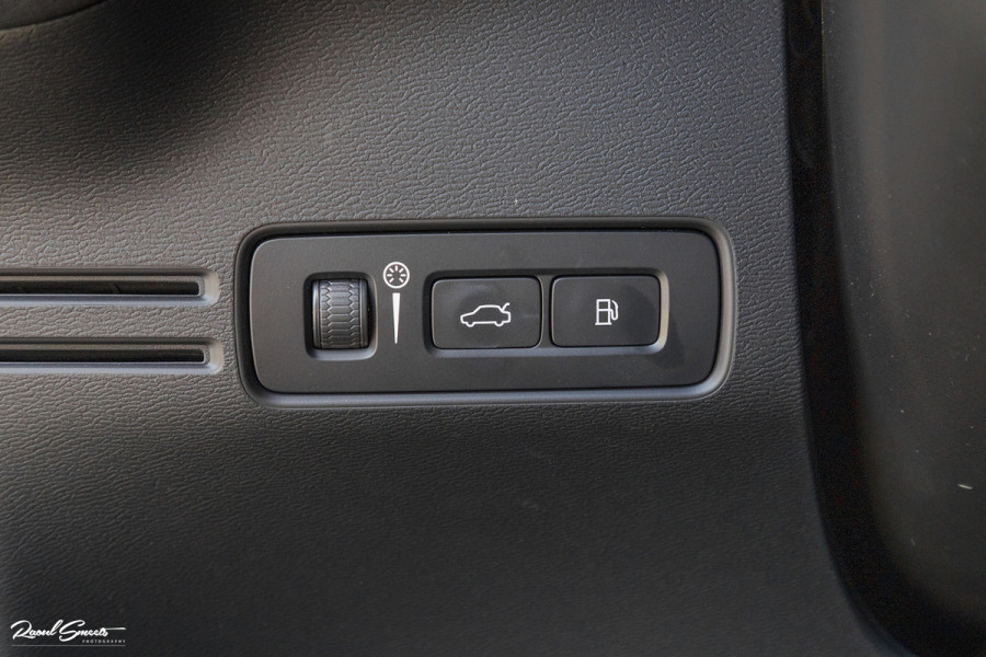Volvo XC40 1.5 T4 Plug-in hybrid Plus Dark | Memory | Apple Carplay | Keyless Entry |