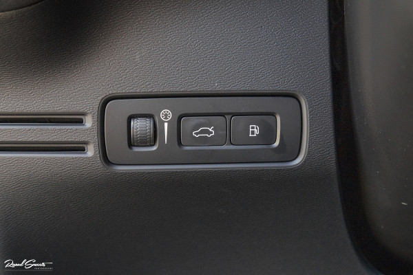 Volvo XC40 1.5 T4 Plug-in hybrid Plus Dark | Memory | Apple Carplay | Keyless Entry |
