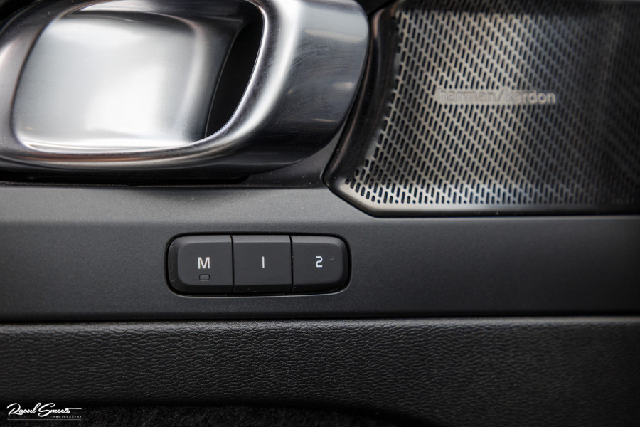 Volvo XC40 1.5 T4 Plug-in hybrid Plus Dark | Memory | Apple Carplay | Keyless Entry |