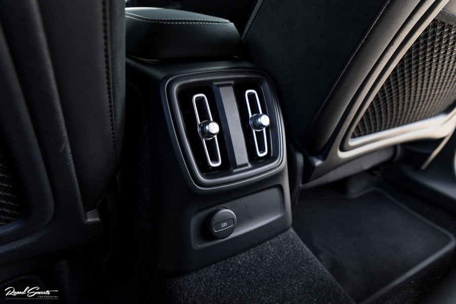 Volvo XC40 1.5 T4 Plug-in hybrid Plus Dark | Memory | Apple Carplay | Keyless Entry |