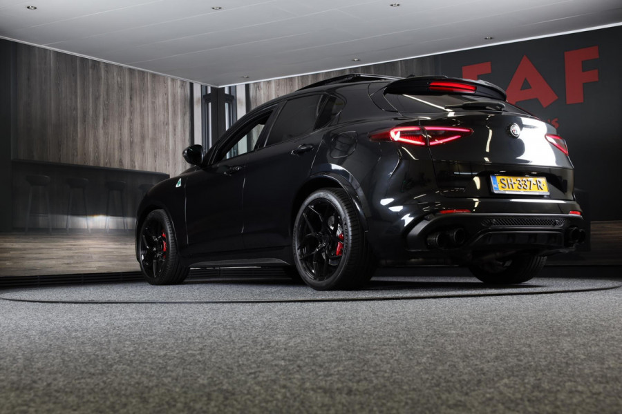 Alfa Romeo Stelvio 2.9 V6 AWD Quadrifoglio / 510 Pk / Acc / Lane Assist / Carbon / Camera / Open Panoramadak / Led / Pdc / 21 Inch