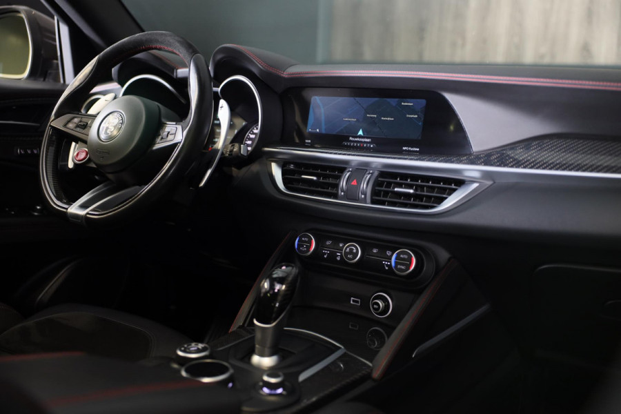 Alfa Romeo Stelvio 2.9 V6 AWD Quadrifoglio / 510 Pk / Acc / Lane Assist / Carbon / Camera / Open Panoramadak / Led / Pdc / 21 Inch