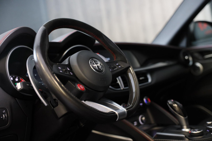 Alfa Romeo Stelvio 2.9 V6 AWD Quadrifoglio / 510 Pk / Acc / Lane Assist / Carbon / Camera / Open Panoramadak / Led / Pdc / 21 Inch