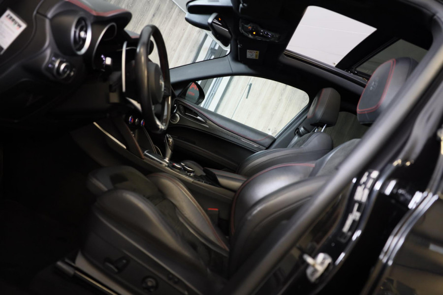 Alfa Romeo Stelvio 2.9 V6 AWD Quadrifoglio / 510 Pk / Acc / Lane Assist / Carbon / Camera / Open Panoramadak / Led / Pdc / 21 Inch