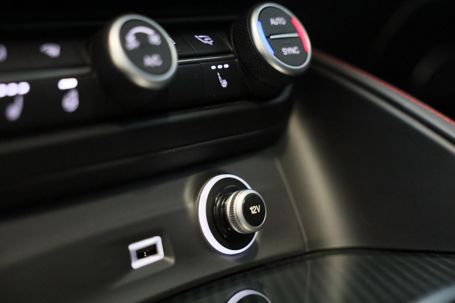 Alfa Romeo Stelvio 2.9 V6 AWD Quadrifoglio / 510 Pk / Acc / Lane Assist / Carbon / Camera / Open Panoramadak / Led / Pdc / 21 Inch