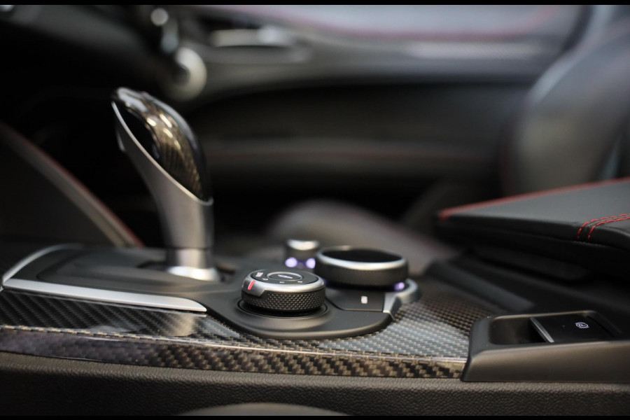 Alfa Romeo Stelvio 2.9 V6 AWD Quadrifoglio / 510 Pk / Acc / Lane Assist / Carbon / Camera / Open Panoramadak / Led / Pdc / 21 Inch