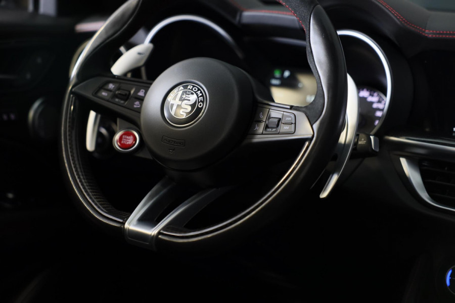 Alfa Romeo Stelvio 2.9 V6 AWD Quadrifoglio / 510 Pk / Acc / Lane Assist / Carbon / Camera / Open Panoramadak / Led / Pdc / 21 Inch