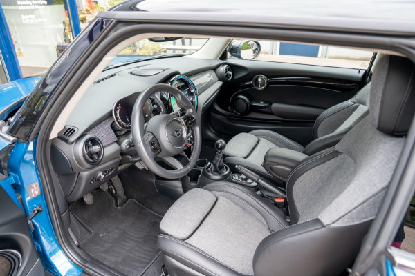 MINI Cooper 1.5 Classic | Prijs rijklaar incl. 12 mnd garantie | Lmv Navi Camera Pdc Apple/Android Stoelverw