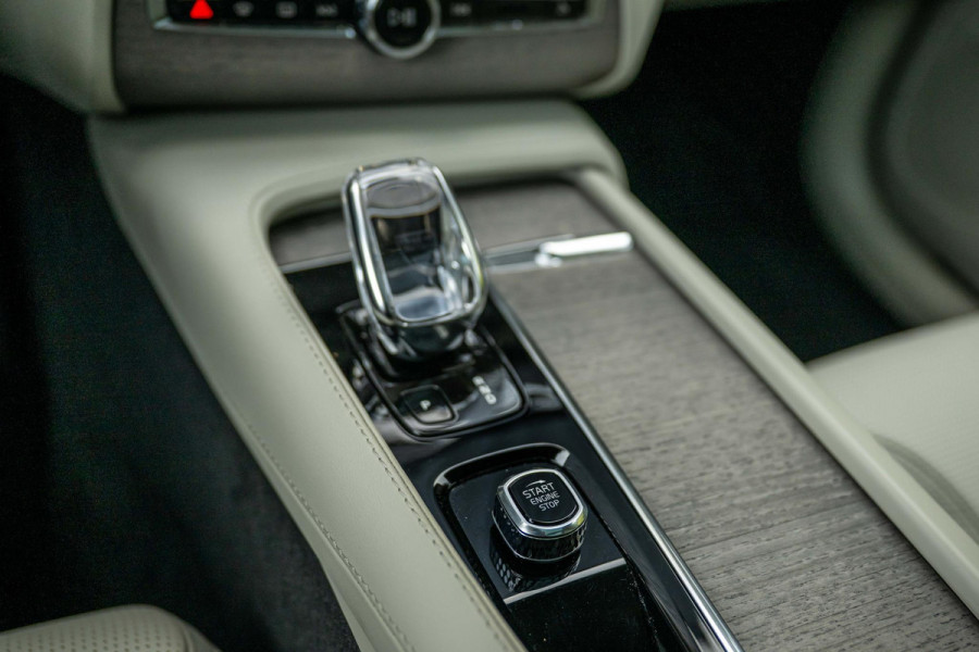 Volvo XC90 2.0 T8 Recharge AWD Inscription 455pk Massage B&W