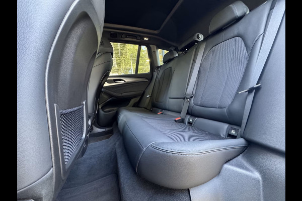BMW X3 xDrive30e M-SPORT ** ADAPT LED, NAVI+, PANORAMA, TREKH, 20-inch LMV, PHYTONIC BLAU ** 1e EIG ** ** INFORMEER OOK NAAR ONZE AANTREKKELIJKE FINANCIAL-LEASE TARIEVEN **