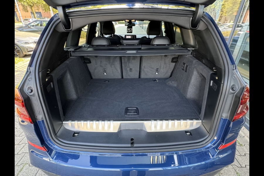 BMW X3 xDrive30e M-SPORT ** ADAPT LED, NAVI+, PANORAMA, TREKH, 20-inch LMV, PHYTONIC BLAU ** 1e EIG ** ** INFORMEER OOK NAAR ONZE AANTREKKELIJKE FINANCIAL-LEASE TARIEVEN **