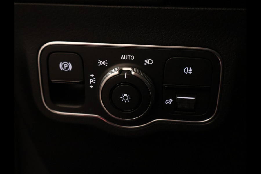Mercedes-Benz EQA 250+ Business Line LIMITED 71 kWh | Trekhaak | Parkeerpakket met achteruitrijcamera | EASY PACK achterklep | Extra USB-poorten | Sfeerverlichting | Dodehoekassistent | Verwarmde stoelen vooraan |