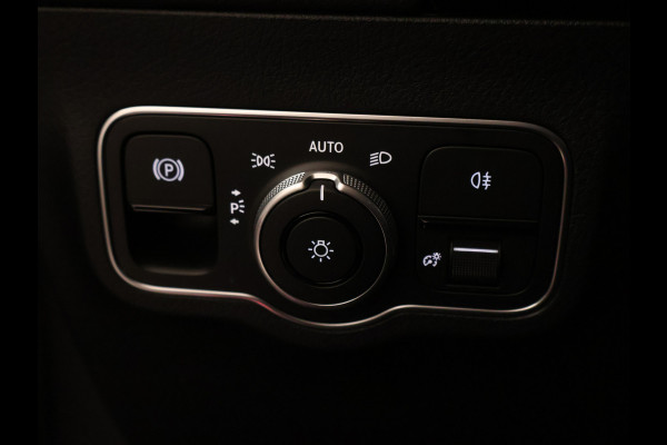 Mercedes-Benz EQA 250+ Business Line LIMITED 71 kWh | Trekhaak | Parkeerpakket met achteruitrijcamera | EASY PACK achterklep | Extra USB-poorten | Sfeerverlichting | Dodehoekassistent | Verwarmde stoelen vooraan |