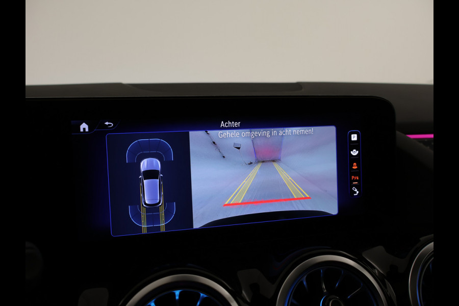 Mercedes-Benz EQA 250+ Business Line LIMITED 71 kWh | Trekhaak | Parkeerpakket met achteruitrijcamera | EASY PACK achterklep | Extra USB-poorten | Sfeerverlichting | Dodehoekassistent | Verwarmde stoelen vooraan |