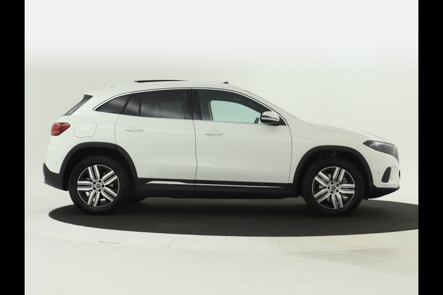 Mercedes-Benz EQA 250+ Business Line LIMITED 71 kWh | Trekhaak | Parkeerpakket met achteruitrijcamera | EASY PACK achterklep | Extra USB-poorten | Sfeerverlichting | Dodehoekassistent | Verwarmde stoelen vooraan |