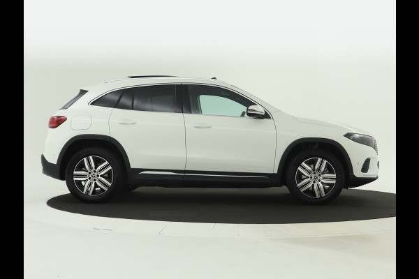 Mercedes-Benz EQA 250+ Business Line LIMITED 71 kWh | Trekhaak | Parkeerpakket met achteruitrijcamera | EASY PACK achterklep | Extra USB-poorten | Sfeerverlichting | Dodehoekassistent | Verwarmde stoelen vooraan |