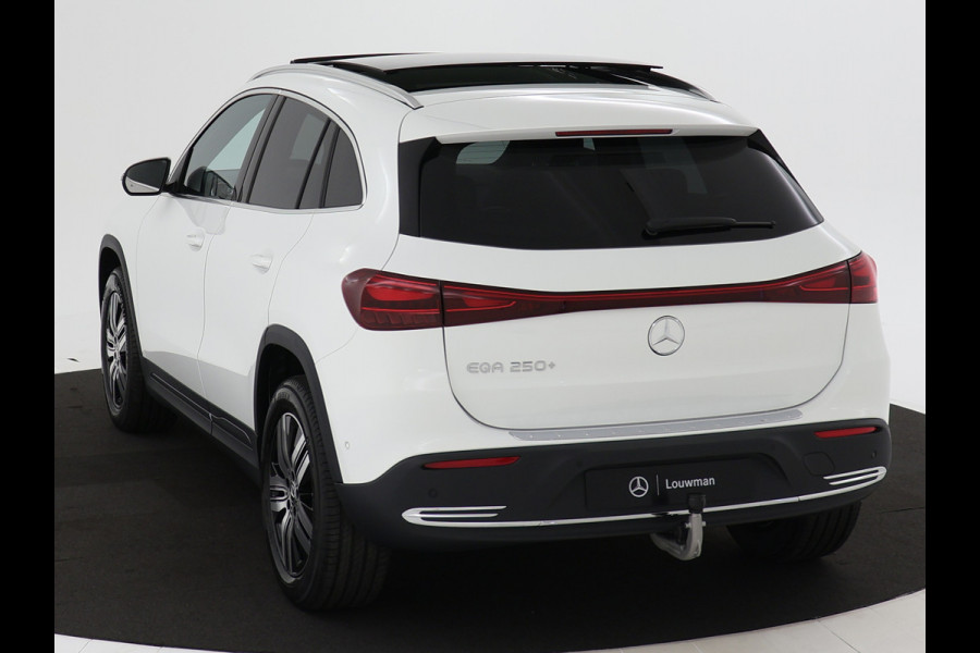 Mercedes-Benz EQA 250+ Business Line LIMITED 71 kWh | Trekhaak | Parkeerpakket met achteruitrijcamera | EASY PACK achterklep | Extra USB-poorten | Sfeerverlichting | Dodehoekassistent | Verwarmde stoelen vooraan |