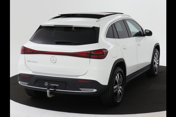 Mercedes-Benz EQA 250+ Business Line LIMITED 71 kWh | Trekhaak | Parkeerpakket met achteruitrijcamera | EASY PACK achterklep | Extra USB-poorten | Sfeerverlichting | Dodehoekassistent | Verwarmde stoelen vooraan |