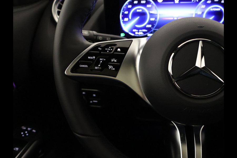 Mercedes-Benz EQA 250+ Business Line LIMITED 71 kWh | Trekhaak | Parkeerpakket met achteruitrijcamera | EASY PACK achterklep | Extra USB-poorten | Sfeerverlichting | Dodehoekassistent | Verwarmde stoelen vooraan |