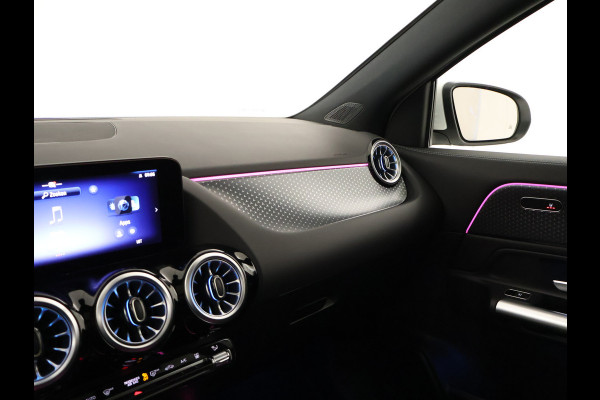 Mercedes-Benz EQA 250+ Business Line LIMITED 71 kWh | Trekhaak | Parkeerpakket met achteruitrijcamera | EASY PACK achterklep | Extra USB-poorten | Sfeerverlichting | Dodehoekassistent | Verwarmde stoelen vooraan |