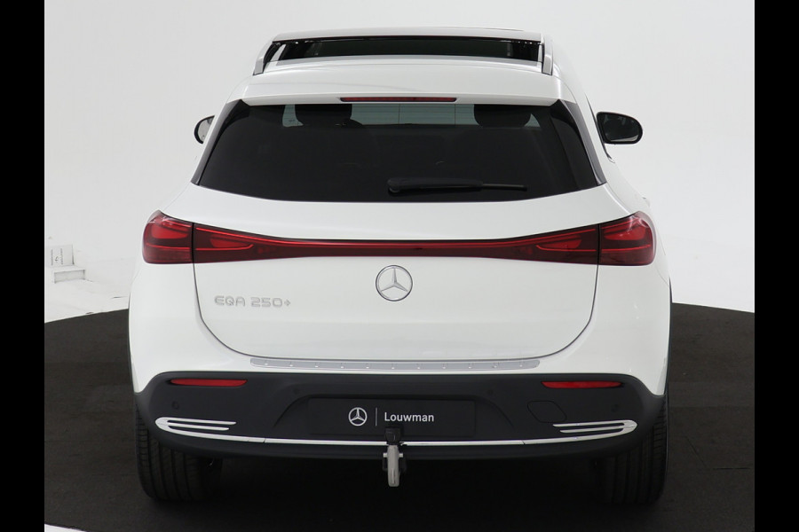 Mercedes-Benz EQA 250+ Business Line LIMITED 71 kWh | Trekhaak | Parkeerpakket met achteruitrijcamera | EASY PACK achterklep | Extra USB-poorten | Sfeerverlichting | Dodehoekassistent | Verwarmde stoelen vooraan |