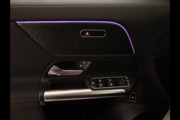 Mercedes-Benz EQA 250+ Business Line LIMITED 71 kWh | Trekhaak | Parkeerpakket met achteruitrijcamera | EASY PACK achterklep | Extra USB-poorten | Sfeerverlichting | Dodehoekassistent | Verwarmde stoelen vooraan |