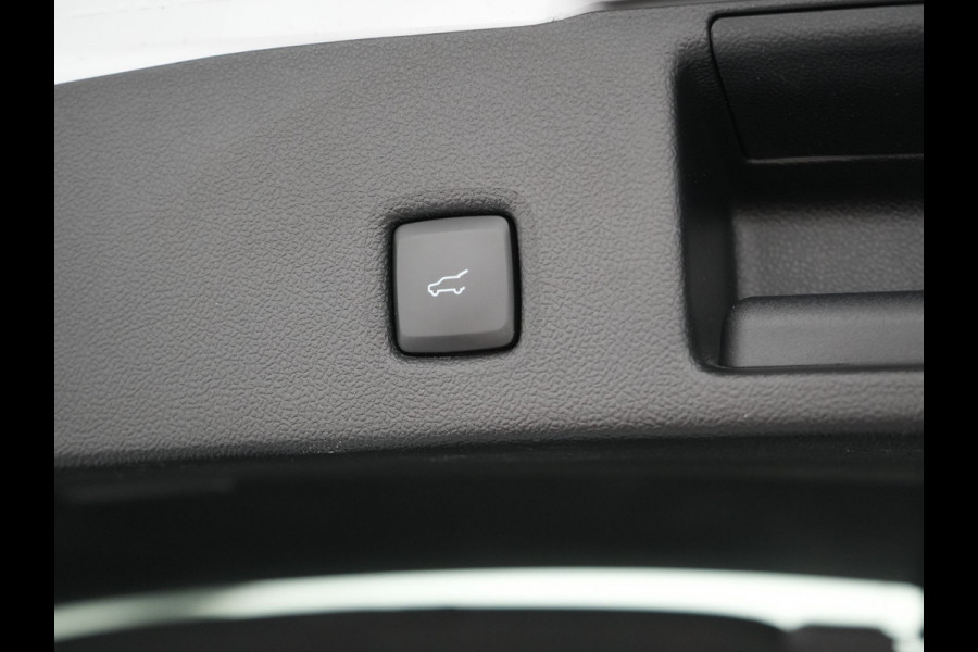 Ford Kuga 2.5 ST-Line Plug in Hybrid 225pk Dealer O.H PHEV | Trekhaak Af Fabriek | Panodak | Head up | Adaptive Cruise | 360 Camera | Sportstoelen Verwarmd | Keyless | Apple Carplay | Navigatie | DAB |