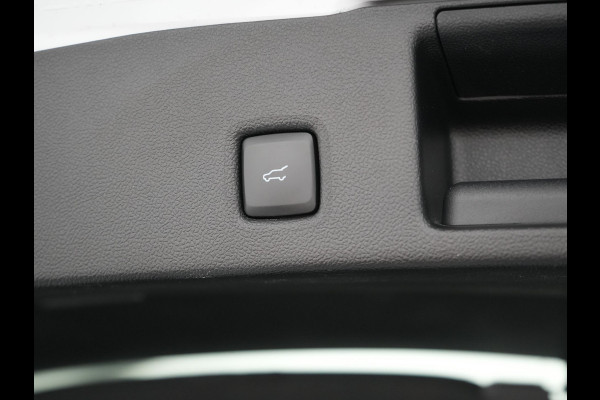 Ford Kuga 2.5 ST-Line Plug in Hybrid 225pk Dealer O.H PHEV | Trekhaak Af Fabriek | Panodak | Head up | Adaptive Cruise | 360 Camera | Sportstoelen Verwarmd | Keyless | Apple Carplay | Navigatie | DAB |
