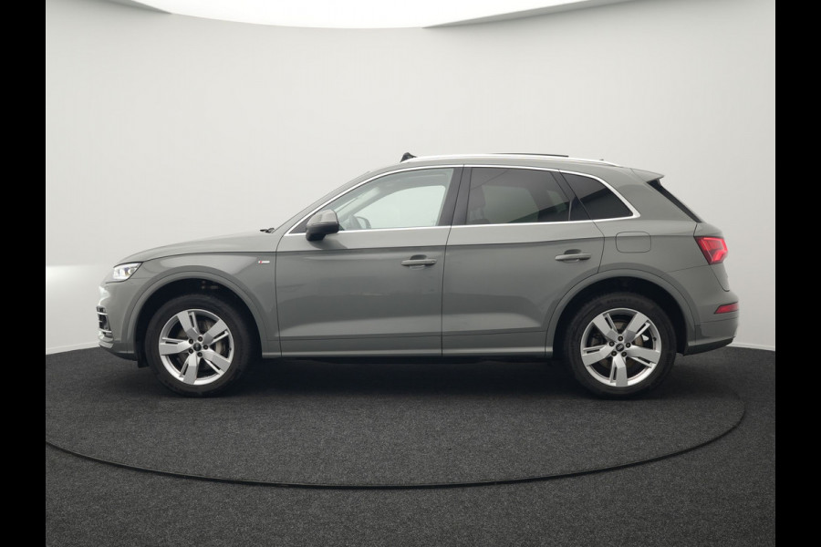 Audi Q5 50 TFSI e Quattro S Line Plug In Hybrid 299pk Dealer O.H PHEV | Panodak | Adaptive Cruise | Head Up | Camera | Virtual | Apple Carplay | Keyless | 19" L.M |