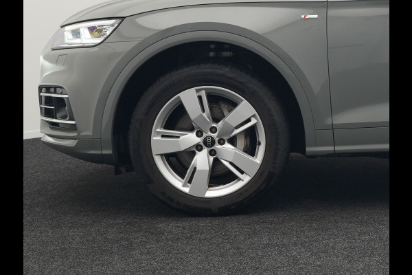 Audi Q5 50 TFSI e Quattro S Line Plug In Hybrid 299pk Dealer O.H PHEV | Panodak | Adaptive Cruise | Head Up | Camera | Virtual | Apple Carplay | Keyless | 19" L.M |