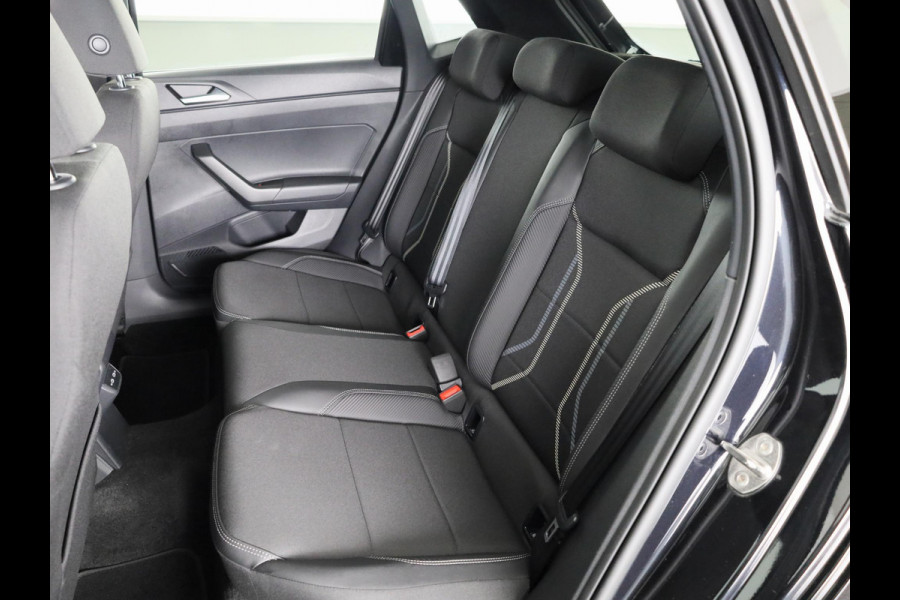 Volkswagen Polo 1.0 TSI Highline Business R 95 pk | Navigatie | Panoramadak | Parkeersensoren | Achteruitrijcamera | LED koplampen | Voll. digitaal instrumentenpaneel |