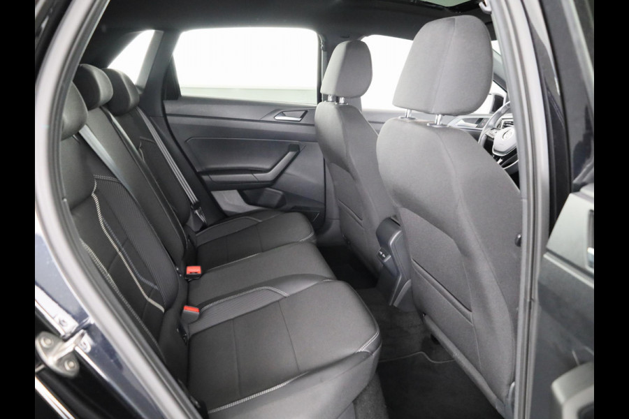 Volkswagen Polo 1.0 TSI Highline Business R 95 pk | Navigatie | Panoramadak | Parkeersensoren | Achteruitrijcamera | LED koplampen | Voll. digitaal instrumentenpaneel |