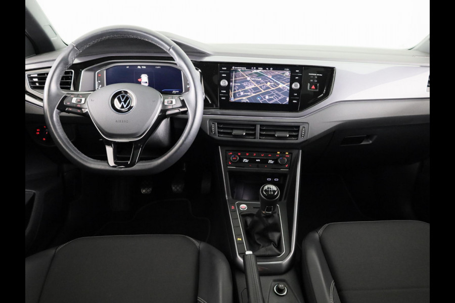Volkswagen Polo 1.0 TSI Highline Business R 95 pk | Navigatie | Panoramadak | Parkeersensoren | Achteruitrijcamera | LED koplampen | Voll. digitaal instrumentenpaneel |
