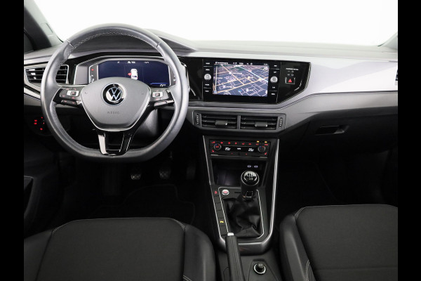Volkswagen Polo 1.0 TSI Highline Business R 95 pk | Navigatie | Panoramadak | Parkeersensoren | Achteruitrijcamera | LED koplampen | Voll. digitaal instrumentenpaneel |